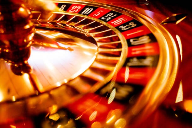 moze mobile app dashboard showing sportsbook, live dealers, and slots sections